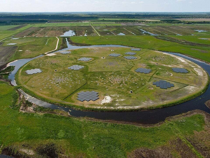 LOFAR «супертерп» – центральний елемент загальноєвропейської мережі радіотелескопів, розташований в Екслоо, Нідерланди, який збирає сигнали з далекого Всесвіту. (Джерело: LOFAR)
