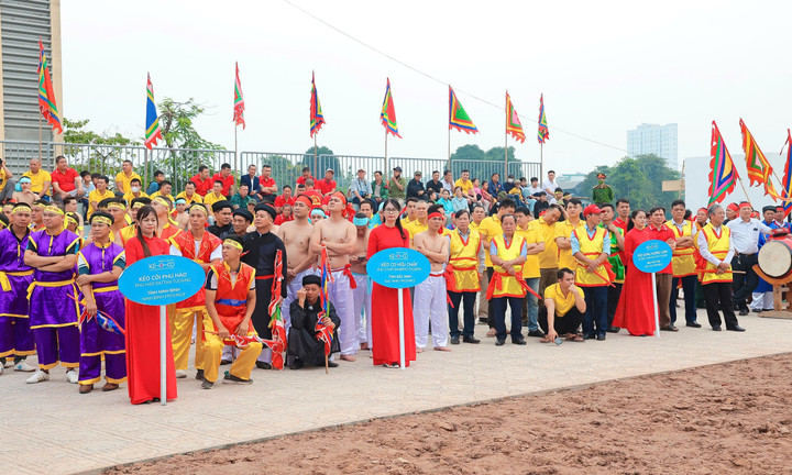 Chương trình năm nay quy tụ 9 đội kéo co tiêu biểu trong nước và quốc tế gồm: Hội Kéo co Gijisi (TP Dangjin, Hàn Quốc) cùng 8 cộng đồng di sản Việt Nam: kéo co ngồi đền Trấn Vũ (Long Biên), kéo mỏ Xuân Lai (Đa Phúc, Hà Nội), kéo mỏ Ngải Khê (Chuyên Mỹ, Hà Nội), kéo song Hương Canh (Phú Thọ), kéo co Hữu Chấp (Bắc Ninh), kéo co người Tày thôn Trung Đô (Lào Cai), kéo co Hòa Loan (Phú Thọ), kéo co thôn Phú Hào (Ninh Bình).