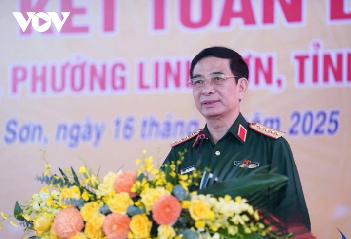 Đại tướng Phan Văn Giang mong muốn bà con tiếp tục phát huy hơn nữa tinh thần đoàn kết, chung tay xây dựng quê hương ngày càng vững mạnh, giàu đẹp.
