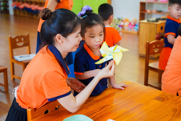 Statystyki z okresu od sierpnia 2023 r. do kwietnia 2024 r. pokazują, że około 47 000 nauczycieli w całym kraju rzuci pracę, większość z nich to nauczyciele przedszkolni (zdjęcie ilustracyjne)