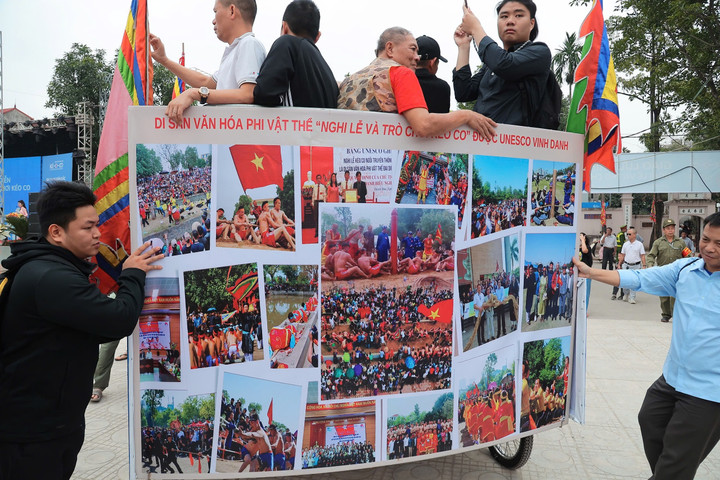 Nghi lễ và trò chơi kéo co là thực hành văn hóa ở nhiều nơi trên thế giới. Ở châu Á, đặc biệt là ở các vùng văn minh nông nghiệp có lịch sử lâu đời như Đông Bắc và Đông Nam Á, kéo co thường diễn ra vào mùa xuân, thời điểm khởi đầu cho một chu kỳ canh tác mới.