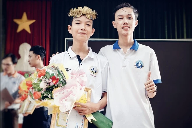 Bratři Tan Nhat - Quy Hai.