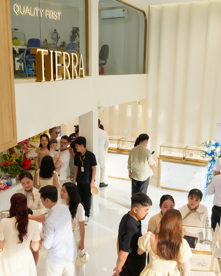 Không gian trưng bày tại Tierra Ngã 6 Phù Đổng.