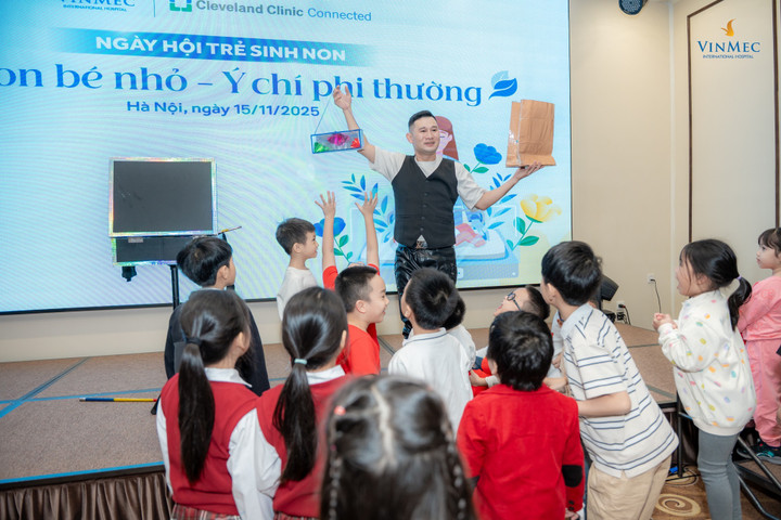 Hình ảnh các bé vui chơi tham gia hoạt động tại Ngày hội trẻ sinh non.