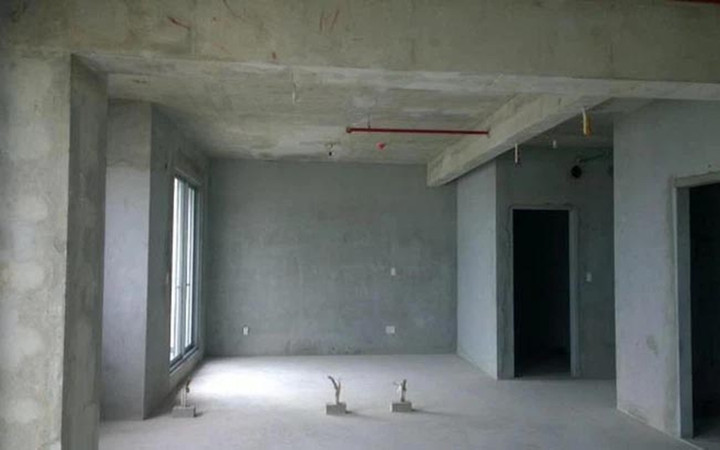 Căn hộ bàn giao thô. (Ảnh: HomeUp)