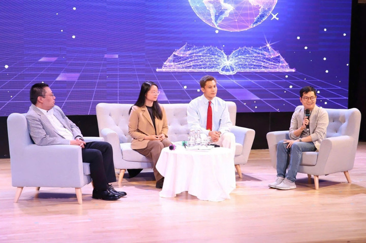 Các diễn giả tại hội thảo trong phần toạ đàm (Ảnh: BTC)