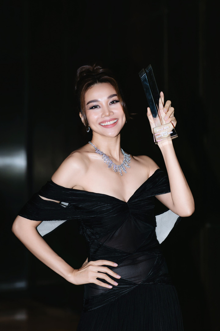 Một trong những điều khiến nhiều người ngưỡng mộ Thanh Hằng chính là việc kết hôn không làm chững lại con đường sự nghiệp. Ngược lại, việc kết hôn mang lại cho cô năng lượng mới để làm việc và phát triển bản thân tốt hơn.