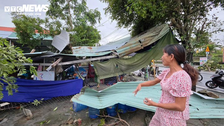Khung cảnh ngổn ngang sau đêm lốc xoáy quét qua.
