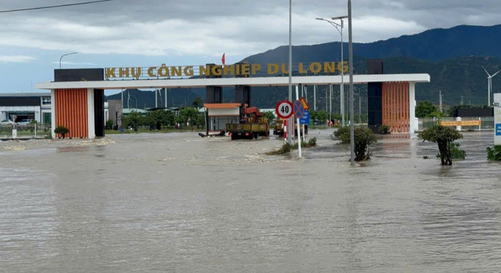 Ngập các tuyến đường ở KCN Du Long.