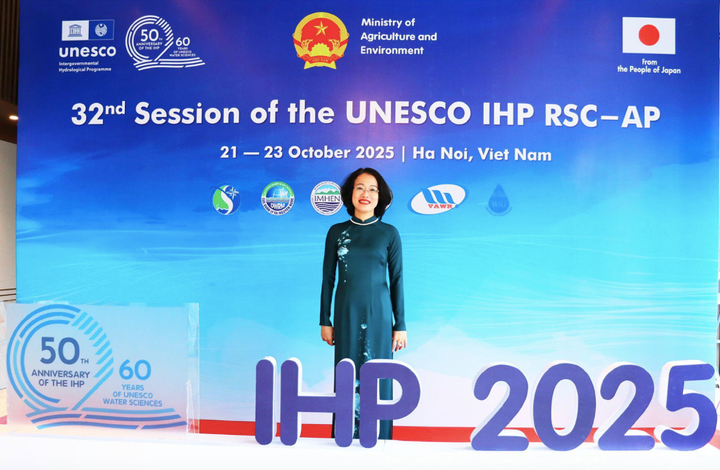 Pengarah Wanita dan perjalanan menghubungkan sains Vietnam - Australia - 1