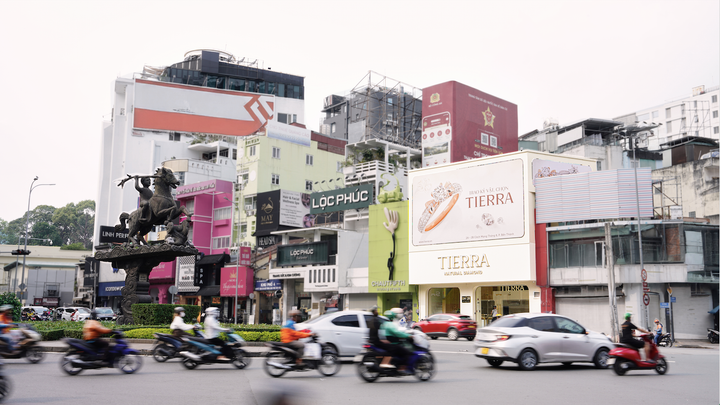 Đặt mặt bằng tại Ngã 6 Phù Đổng cho thấy tham vọng nâng tầm hiện diện của một thương hiệu Việt trong thị trường trang sức kim cương thiên nhiên.