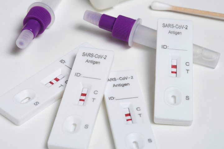 Bạn có thể test cúm A tại nhà hoặc có thể đến bệnh viện làm xét nghiệm chuyên khoa.