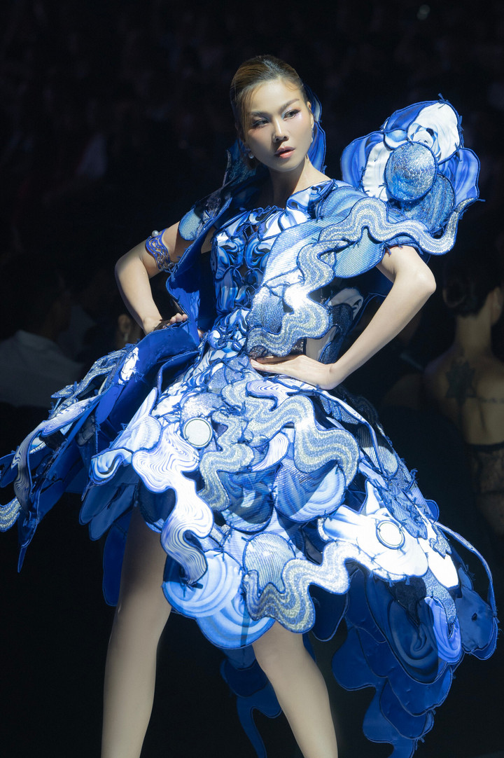 Trong hơn 2 năm qua, Thanh Hằng vẫn đảm nhận vai trò vedette của rất nhiều show thời trang lớn, kết hợp tác cùng nhiều thương hiệu thời trang danh tiếng trong và ngoài nước. Cô vẫn là một trong những gương mặt khách mời không thể thiếu tại những sự kiện đẳng cấp.