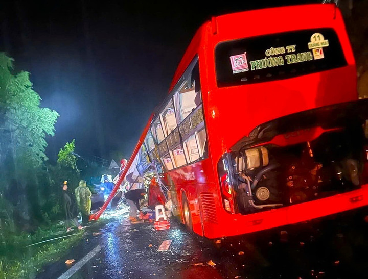 Hiện trường vụ tai nạn trên đèo Khánh Lê. Ảnh: Người dân cung cấp