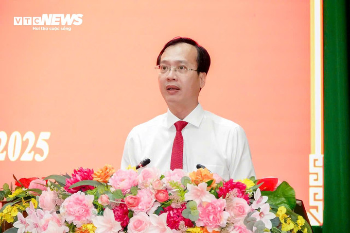 Ông Trần Trí Quang, tân Chủ tịch UBND tỉnh Vĩnh Long phát biểu nhận nhiệm vụ.