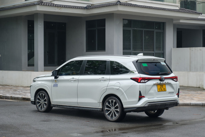 Bền bỉ, tiết kiệm và an toàn - Veloz Cross hiện được nhiều khách hàng dịch vụ tin dùng.