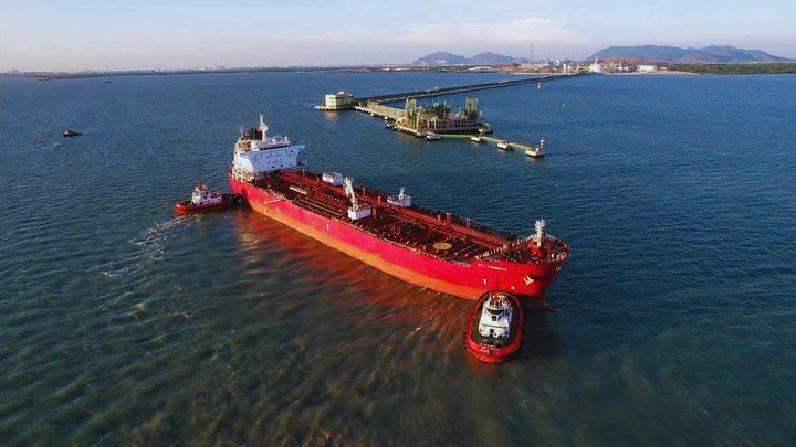 Le projet du complexe pétrochimique de Long Son a débuté en février 2018, pour un investissement total de plus de 5 milliards de dollars américains. (Photo : Tra Ngan)