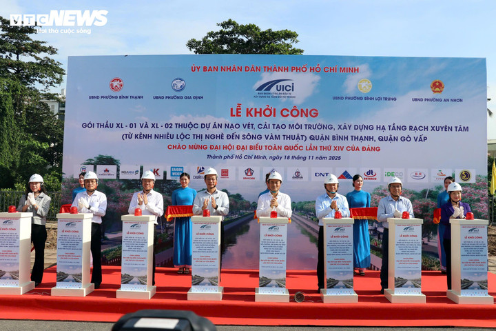 ទីក្រុងហូជីមិញបានចាប់ផ្តើមសាងសង់លើកញ្ចប់ពីរ XL01 និង XL02 នៃគម្រោងជួសជុលប្រឡាយ Xuyen Tam បង្កើតជាអ័ក្សចរាចរណ៍ថ្មី និងទេសភាព និងបង្កើនល្បឿននៃការបញ្ចប់ផ្លូវទាំងមូល។