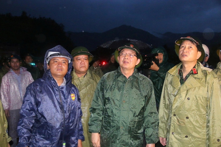 Phó Thủ tướng Hồ Quốc Dũng yêu cầu sớm khắc phục sạt lở đường đèo Khánh Lê.