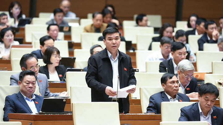 ប្រតិភូ Ha Sy Huan (គណៈប្រតិភូ Thai Nguyen)។