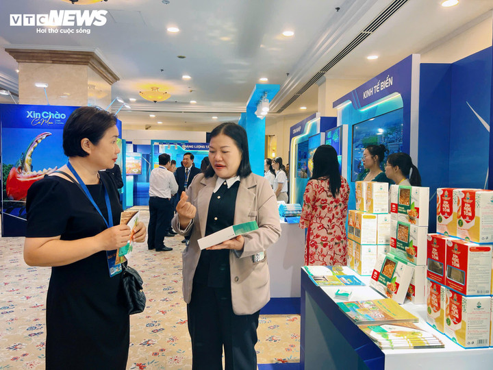 Các sản phẩm đặc trưng của Cà Mau được giới thiệu tại sự kiện.