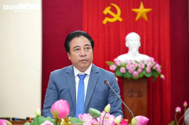 Ông Nguyễn Khắc Toàn được bầu làm Chủ tịch UBND TP Huế nhiệm kỳ 2021 - 20216.