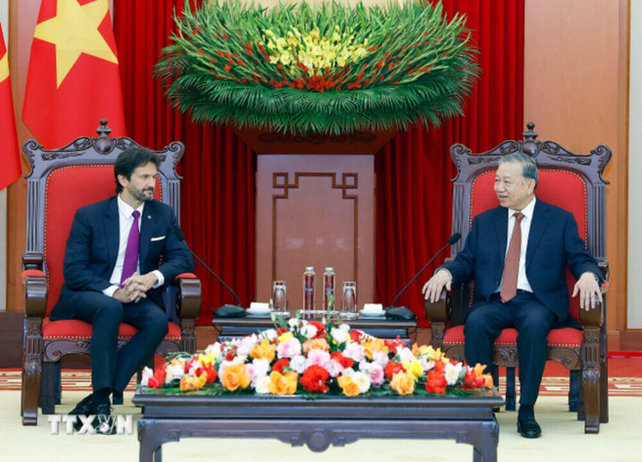 Tổng Bí thư Tô Lâm tiếp ông Robert Kalinak, Phó Thủ tướng, Bộ trưởng Quốc phòng Slovakia. (Ảnh: Thống Nhất/TTXVN)