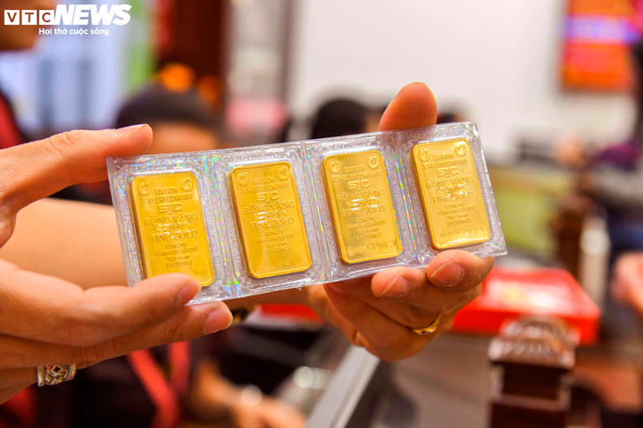 Giá vàng miếng giảm gần 2 triệu đồng/lượng. (Ảnh: Công Hiếu).