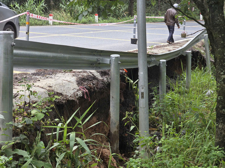 Từ 17h30 hôm nay 18/11, Lâm Đồng cấm ô tô có tổng tải trọng từ 15 tấn trở lên đi lại trên đèo Mimosa