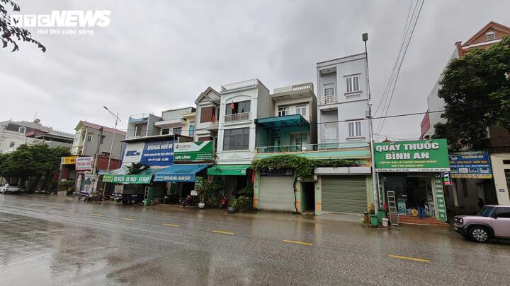 Các lô đất được mua cùng thời điểm tại khu phố Vũ Dương nhưng nhà có sổ đỏ, nhà không có, dù đóng thuế đầy đủ.