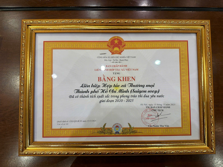 Bằng khen Liên hiệp Hợp tác xã Thương mại TP.HCM có thành tích xuất sắc trong phong trào thi đua yêu nước giai đoạn 2020 2025.