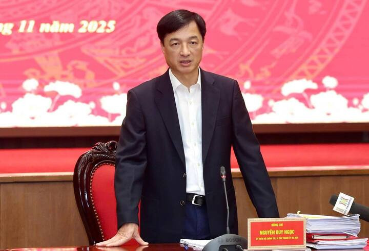 Nguyen Duy Ngoc, sekreterare för Hanois partikommitté, höll ett direktivtal.