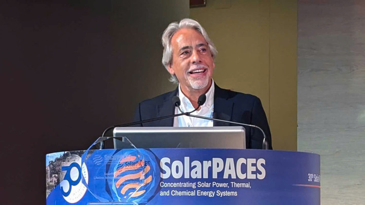 Professor Aldo Steinfeld var imponerad av VinFutures internationella status och humanistiska inriktning och såg fram emot möjligheten att knyta samman kunskap med det vietnamesiska forskarsamhället. (Foto: ETH Zürich).