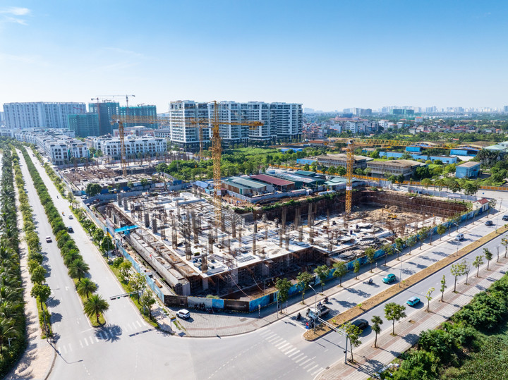 Dự án đang được triển khai với tiến độ thi công ấn tượng, hoàn thành cơ bản phần ngầm, kết cấu hầm B1 - B2 cả 2 tòa The Emirates (CT5), The Atlantis (CT6), bắt đầu thi công lên phần thân, dự kiến bàn giao từ quý IV/2026.