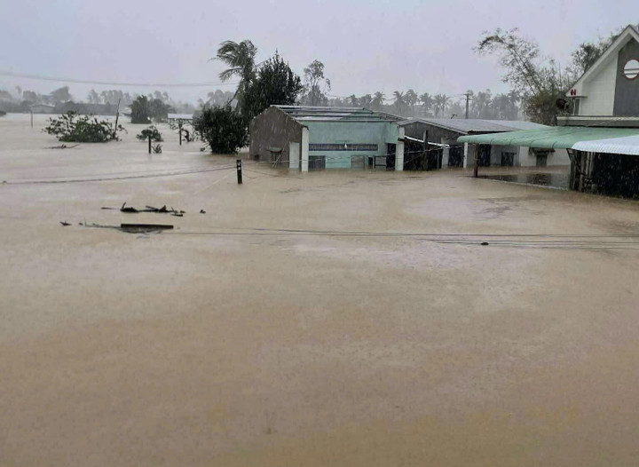 Hàng nghìn hộ dân cô lập, chưa biết ứng cứu