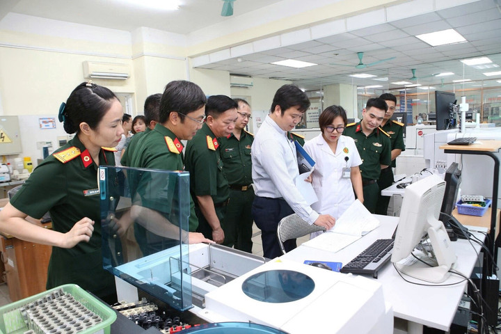 Triển khai Bệnh án Điện tử không chỉ đơn thuần là phần mềm mà còn cần sự phối hợp chặt chẽ của đội ngũ y, bác sĩ tại các bệnh viện.