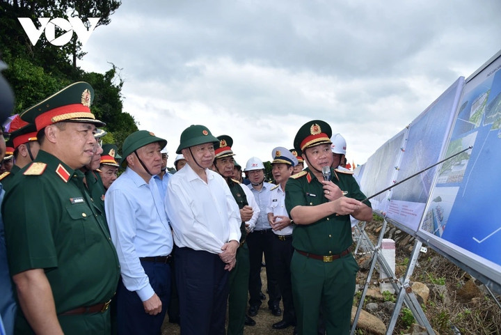 Tổng Bí thư Tô Lâm khảo sát thực địa các dự án chiến lược tại cụm đảo Hòn Khoai. (Ảnh: Trần Hiếu/VOV-ĐBSCL)