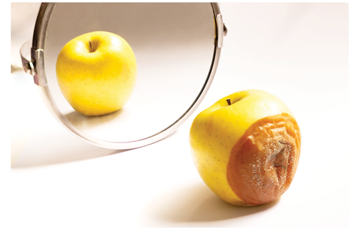 Người tiêu dùng không ngừng mua những sản phẩm mà họ tin rằng sẽ giúp họ giữ lấy vẻ trẻ trung và cùng với đó là duy trì giá trị trong xã hội. Ảnh minh họa