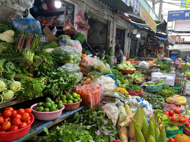 Lãnh đạo Sở Công Thương TP.HCM thừa nhận giá rau củ đang tăng khá cao tại TP.HCM nhưng doanh nghiệp của TP đủ sức điều tiết, ổn định thị trường.
