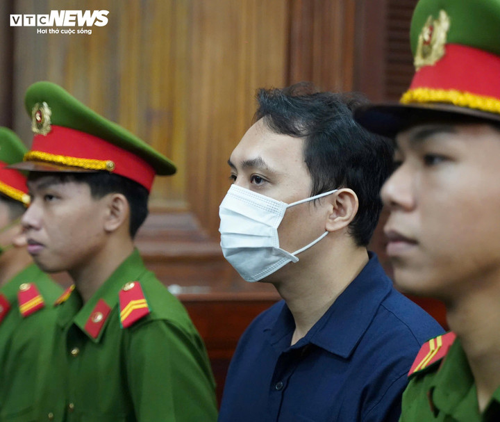 Bị cáo Lê Tuấn Linh, Giám đốc Công ty Chị Em Rọt.