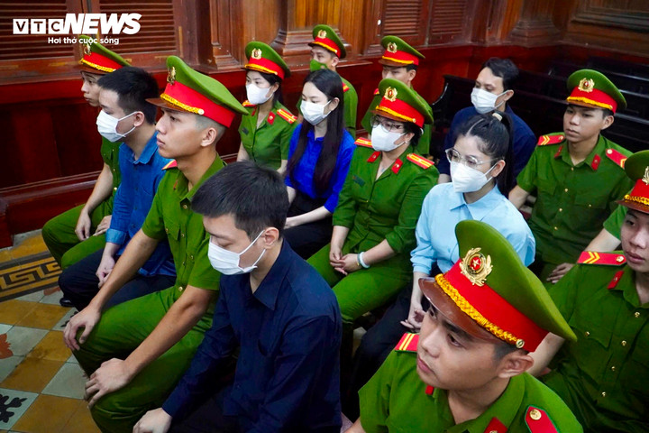 Các bị cáo tại phiên toà.