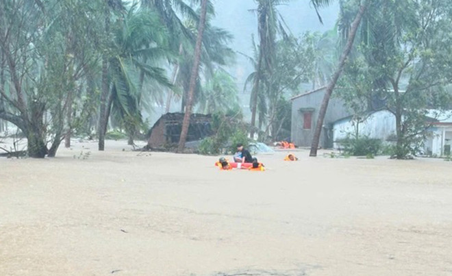 Nước lũ đang bủa vây nhiều khu vực ở Đắk Lắk. (Ảnh: Minh Minh)