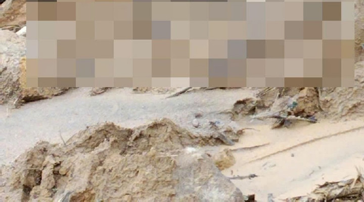 Thi thể nam giới được tìm thấy trong đống bùn đất.