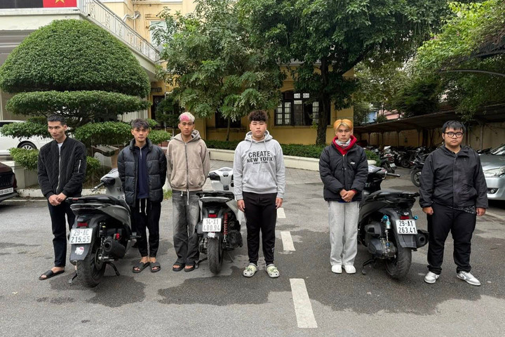 Các đối tượng "quái xế" tại cơ quan công an.