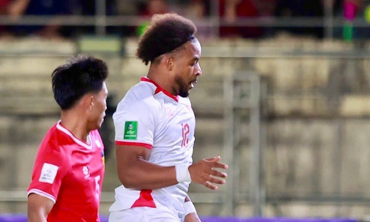 Nguyễn Xuân Son ghi bàn ở trận Việt Nam gặp Lào.