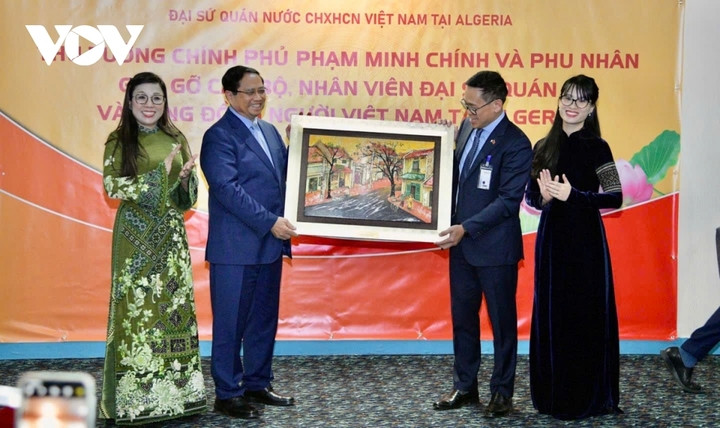 Thủ tướng Phạm Minh Chính gặp gỡ cộng đồng người Việt Nam tại Algeria - 3
