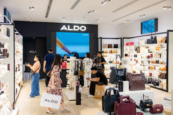 Aldo mang hàng trăm items sale độc quyền chỉ tại Vincom thu hút từ rất sớm.