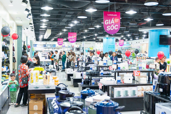 Khách hàng đổ về săn deal gia dụng hời nhất năm.