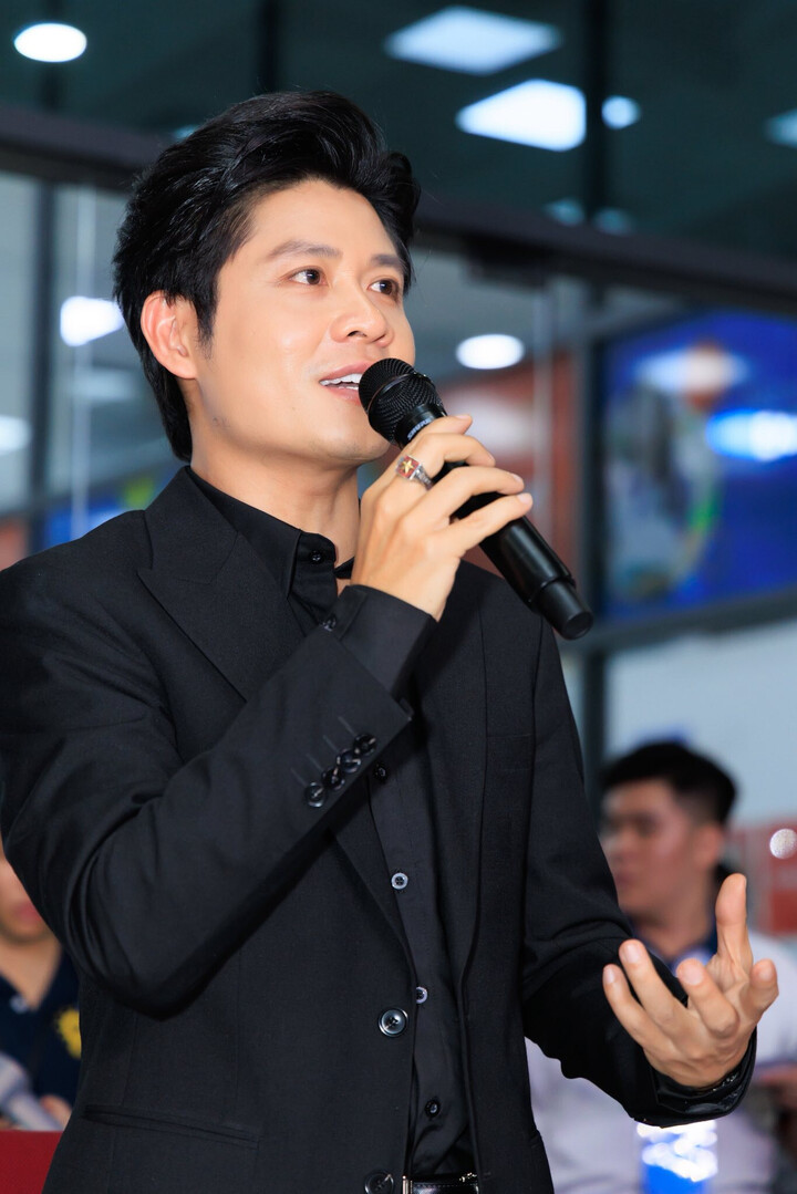 Nhạc sĩ Nguyễn Văn Chung học đại học để hệ thống kiến thức âm nhạc và rèn kỹ năng sư phạm. Ảnh: FBNV