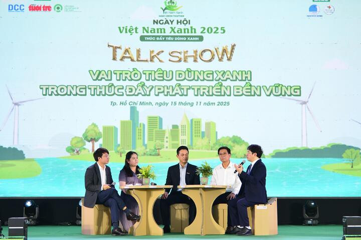 PGS.TS Nguyễn Đình Thọ, Phó viện trưởng Viện Chiến lược, Chính sách Nông nghiệp và Môi trường chia sẻ tại Ngày hội Việt Nam Xanh 2025. (Ảnh: BTC)